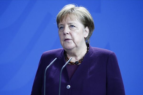 Merkel'in üçüncü Kovid-19 testinin de sonucu belli oldu