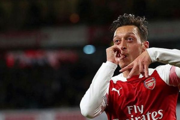 Mesut Özil baba oldu