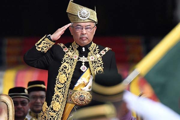 Malezya Kralı, koronavirüsle mücadele için 6 aylık maaşını bağışladı