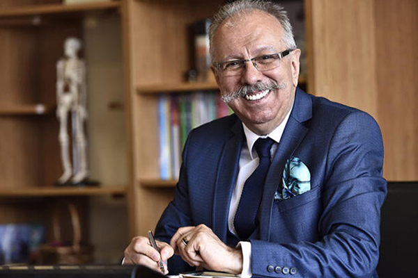 Prof. Dr. Oğuz Özyaral, korona şüphesiyle hastaneye kaldırıldı!