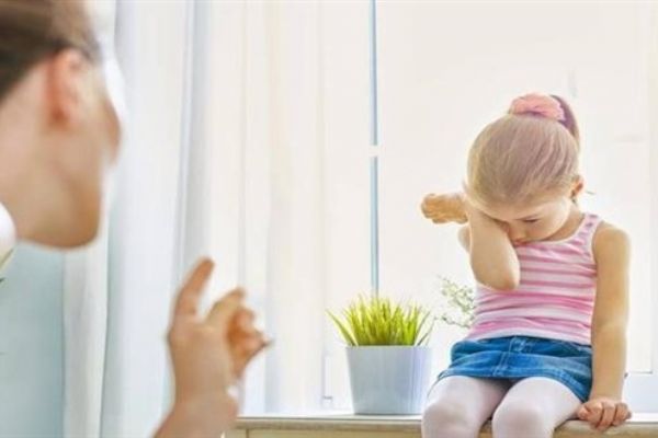 Uzmanlar, çocukların psikolojisi için ebeveynleri uyardı