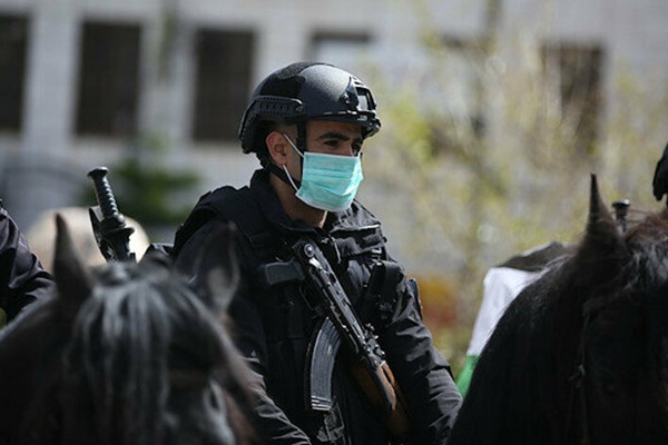 İsrail askerleri, koronavirüslü Filistinli hastayı yol kenarına attı