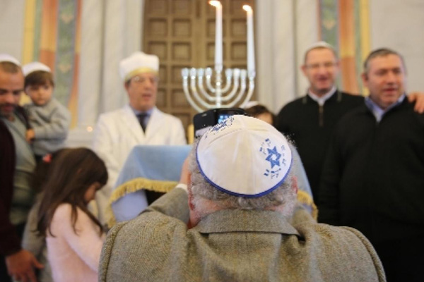 Türkiye Musevileri Hahambaşı kampanyaya 5 aylık maaşını bağışladı
