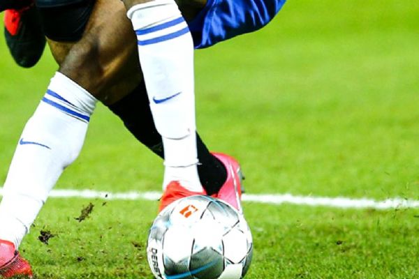 Almanya'da 1. ve 2. futbol ligleri askıya alındı