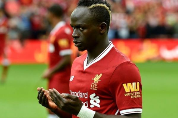 Senegalli futbolcudan ülkesine hastane