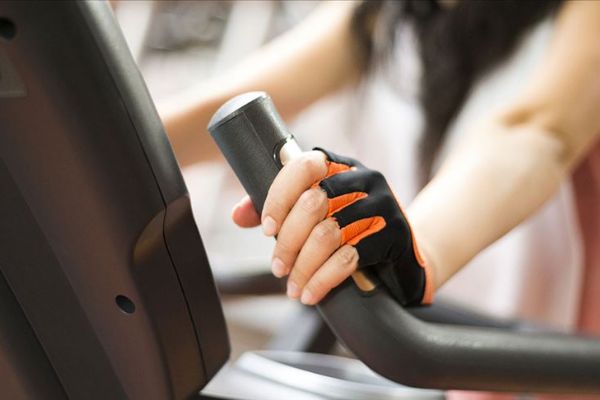 Gençlik ve Spor Bakanlığı'ndan 'evde spor' paylaşımı