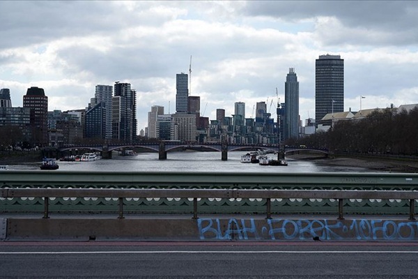 İngiltere'de 563 kişi daha hayatını kaybetti