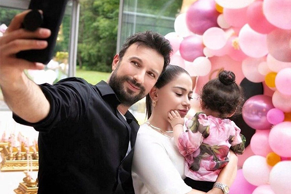 Tarkan, ailesiyle birlikte karantinada