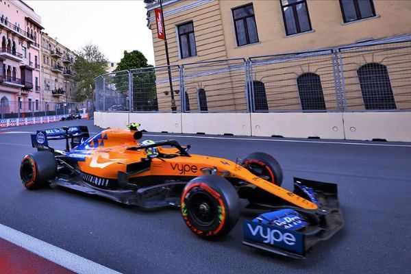 McLaren, sürücüleri Norris ve Sainz'ın maaşlarında kesintiye gitti