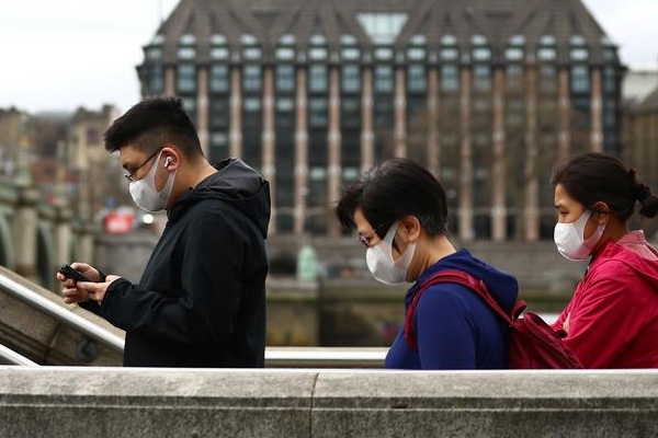 İngiltere'de sağlık çalışanlarının 'hayati kararlar' almaya zorlanabilir
