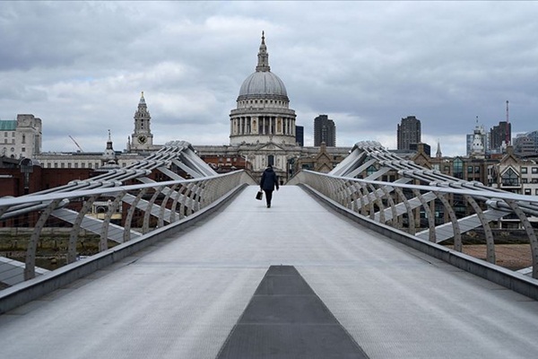 İngiltere'de 569 kişi daha hayatını kaybetti