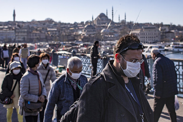 Virüse karşı yeni  tedbirler genişletiliyor: 60 yaş üstüne ve 18 yaş altına altına yasak geliyor