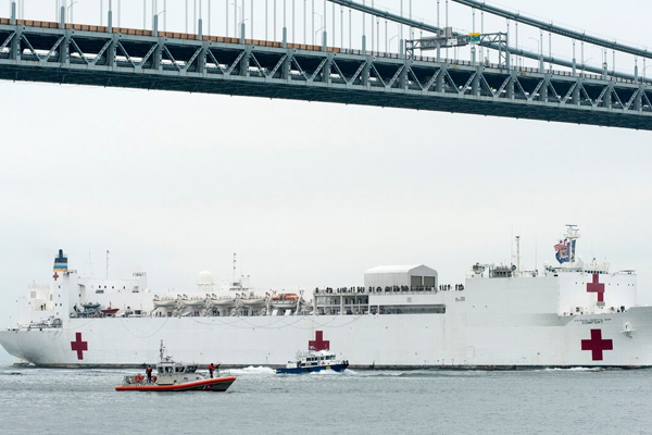 Trump'ın New York'a gönderdiği hastane gemiye hiçbir Kovid-19 hastası alınmadı