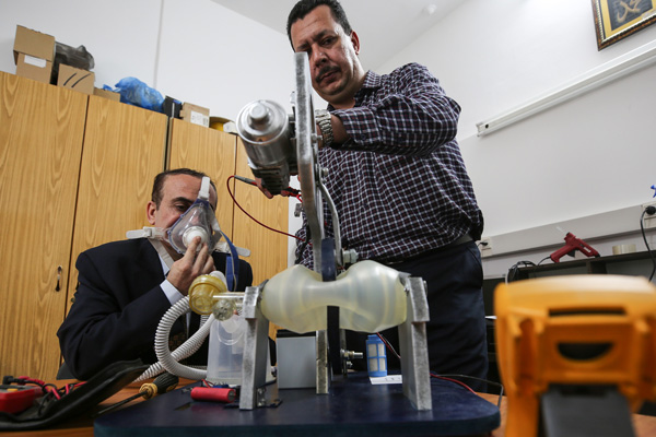 Filistin'de yerli solunum cihazı üretildi