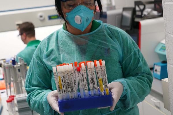 İngiltere'de Müslüman doktorlar, Kovid-19 kurbanı ilk sağlık çalışanları oldu