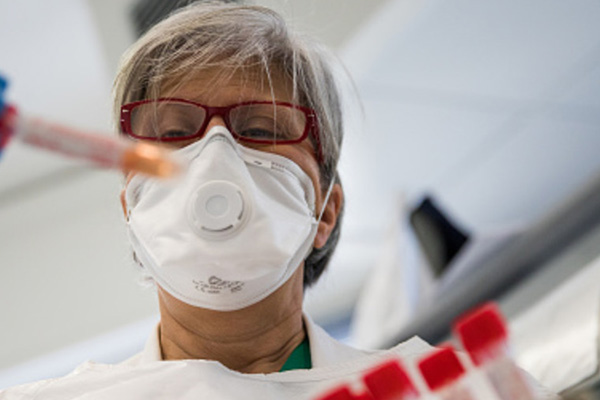 Almanya: Savaş başladı, maskeler altın değerinde