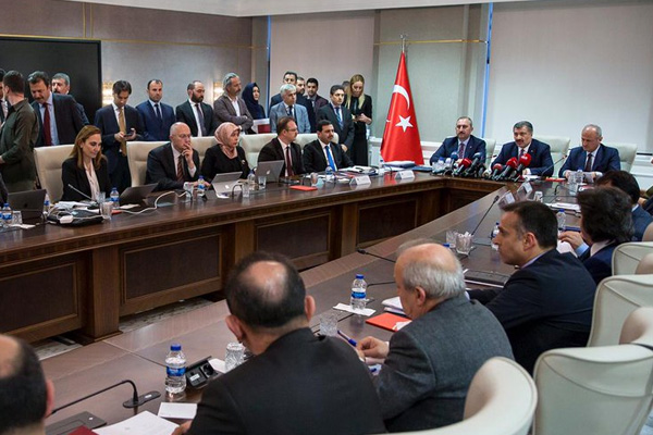 Koronavirüs Bilim Kurulu’na sıçradı