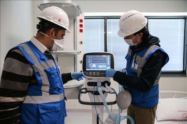 Koronavirüsle mücadelede kullanılacak solunum cihazlarının ilk partisi ulaştı