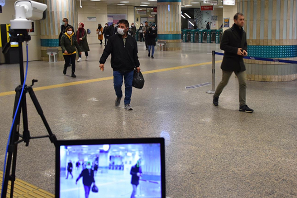 Ateşi olan yolcular metrolara alınmayacak