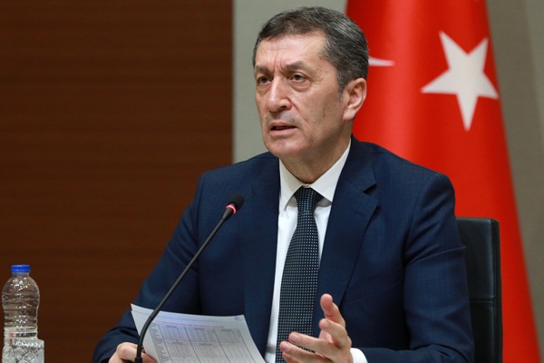 Ziya Selçuk'tan bursluluk sınavı müfredatına ilişkin açıklama