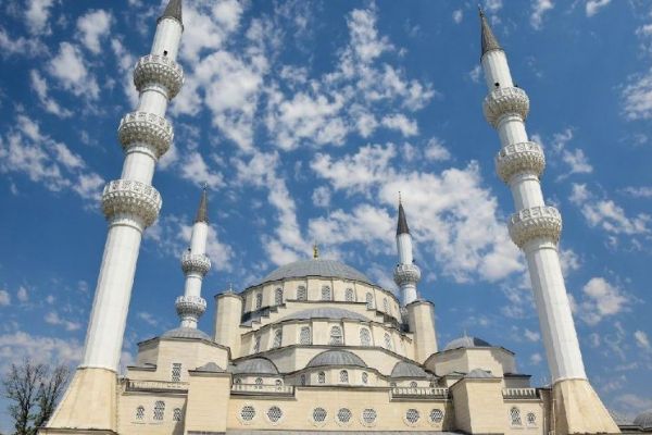 Üç ayların üçüncü kandili: Tövbe ve dua gecesi Berat