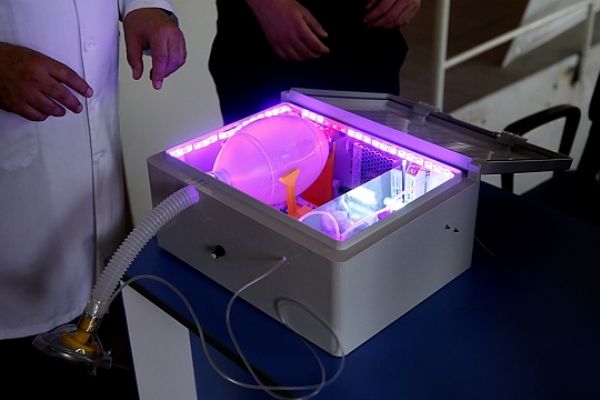 Havayı ultraviyoleyle temizleyen solunum cihazı geliştirdiler