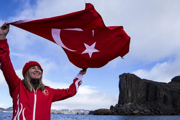 Dünya dalış rekortmeni Şahika Ercümen'den 'evde kal' çağrısı