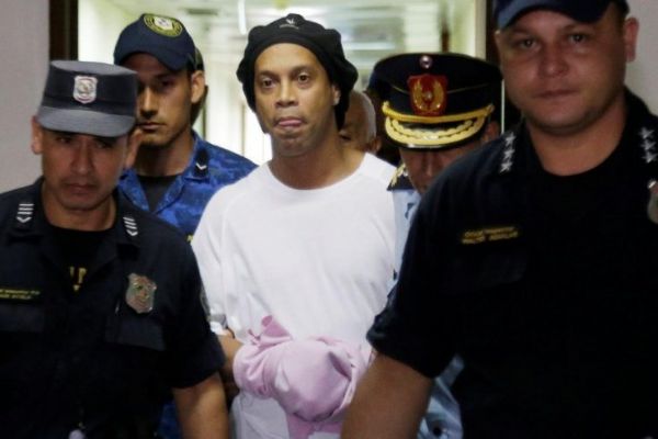 Ronaldinho'nun cezası ev hapsine çevrildi