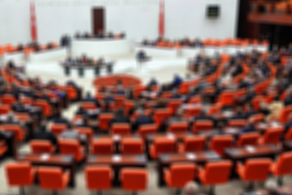 AK Parti'den üniversite eğitim dönemi hakkında kanun teklifi: Yazın telafi eğitimi yapılsın