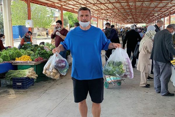 Podolski'den maskeli pazar paylaşımı