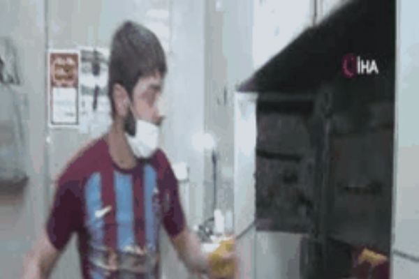 İki günlük sokağa çıkma yasağında fırıncılar iş başında