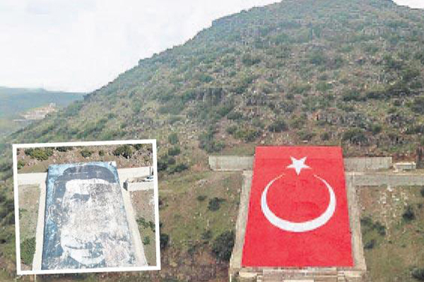 Afrin’de, Öcalan posteri yerine dev Türk bayrağı