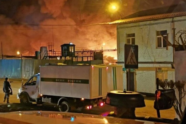 Rusya'da isyan çıktı: Mahkumlar cezaevini ateşe verdi