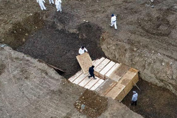 New York Belediye Başkanı’ndan, 'toplu mezar' itirafı