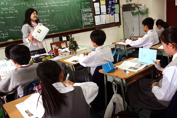 Çin'de umut verici gelişme! Pekin'de ortaokul ve liseler yeniden açılıyor