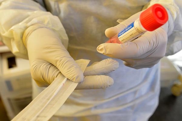 Türk doktordan umutlandıran açıklama: Koronayı durduran ilaçlar bulundu