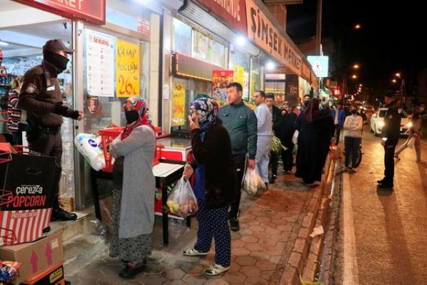 Yeni Akit yazarından '2 saatlik' tepki