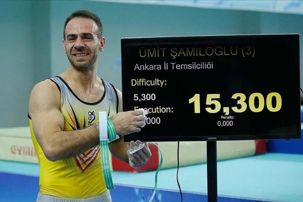 Milli cimnastikçinin altın madalya sevinci