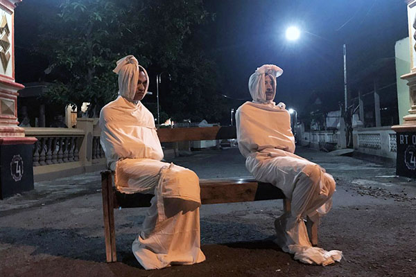 Endonezya'da koronavirüse karşı 'hayaletli caydırma önlemi'