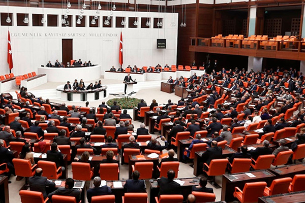 İnfaz Yasası Meclis'ten geçti: 90 bin mahkum tahliye olacak