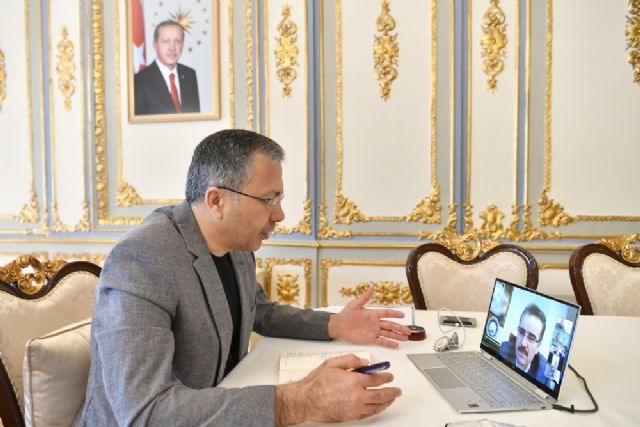 Vali Yerlikaya 39 kaymakamla video konferans ile toplantı yaptı