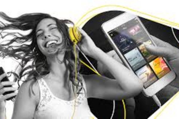 #EvdeHayatVar şarkılarına ilgi çığ gibi