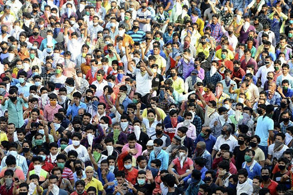 Hindistan'da sokağa çıkma yasağı isyana neden oldu   