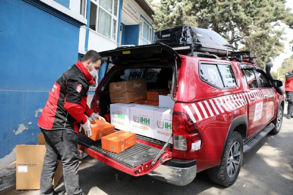 İHH'dan 20 bin sağlıkçıya hediye paketi
