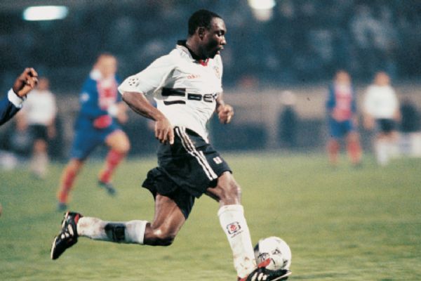 Amokachi ülkesini yalnız bırakmadı