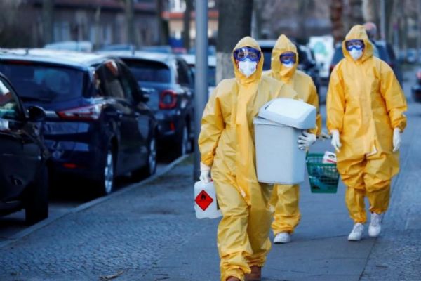 Almanya COVID-19'u terkediyor!