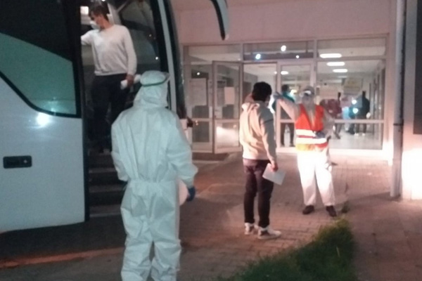 Karantina gemisindeki 35 vatandaş Türkiye'ye getirildi