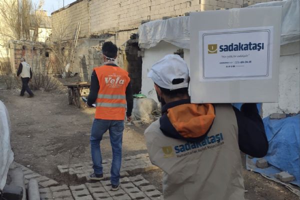 Sadakataşı yurtiçi acil yardımlarını sürdürüyor