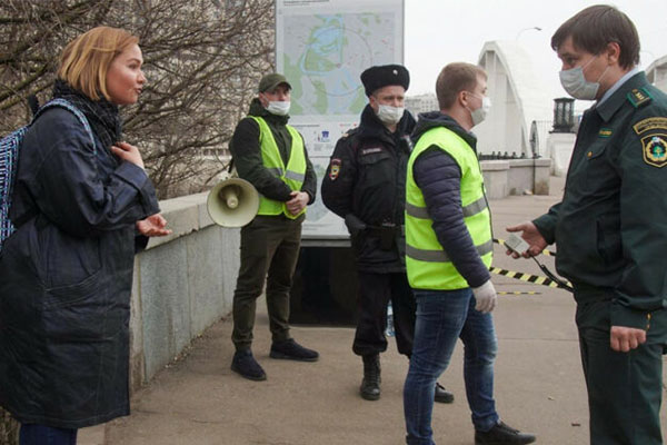Ruslar karantina konusunda ikiye bölündü