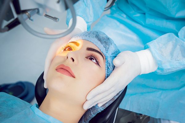 Günde bir saat uzağa bakın